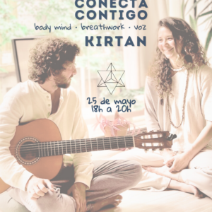 sesión de kirtan, mantras chica y chico con guitarra